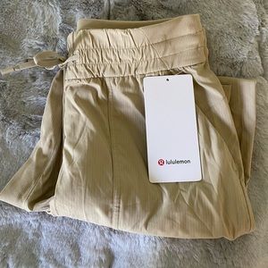 LULULEMON Beyond the Studio Crop Pant NWT size 8